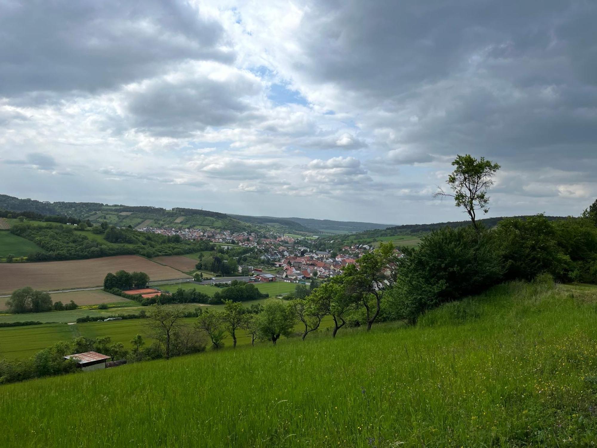 Ferienhaus Weinbergblick - Nahe Wuerzburg - 2 Schlafzimmer - Familienfreundlich - Terrasse Unterleinach Zewnętrze zdjęcie